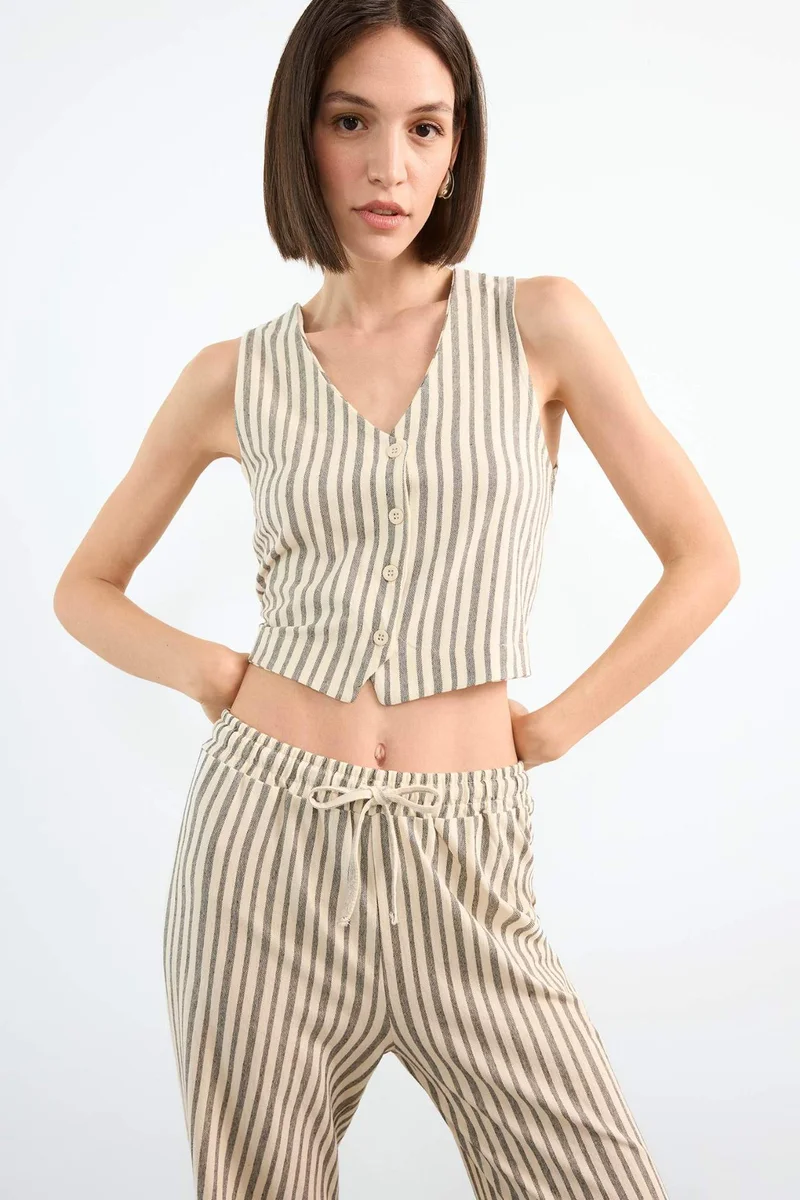 ديفاكتو Fitted Striped V Neck Blazer Vest