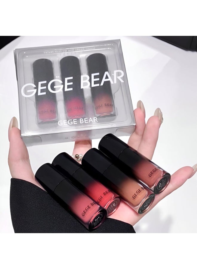 دب جيجي مُلوّن الشفاه والخدود "Gege Bear" بتركيبة مخملية | لون خفيف قابل للتعزيز مع تأثير تمويه ناعم (ضبابي) | منتج ثنائي الاستخدام: أحمر خدود سائل ومُلوّن شفاه بلمسة مطفية ناعمة | تصميم متدرج وتركيبة غنية بالألوان | (المجموعة A: الدرجات 01 و02 و03، وزن 2.5 جم) - Image 1