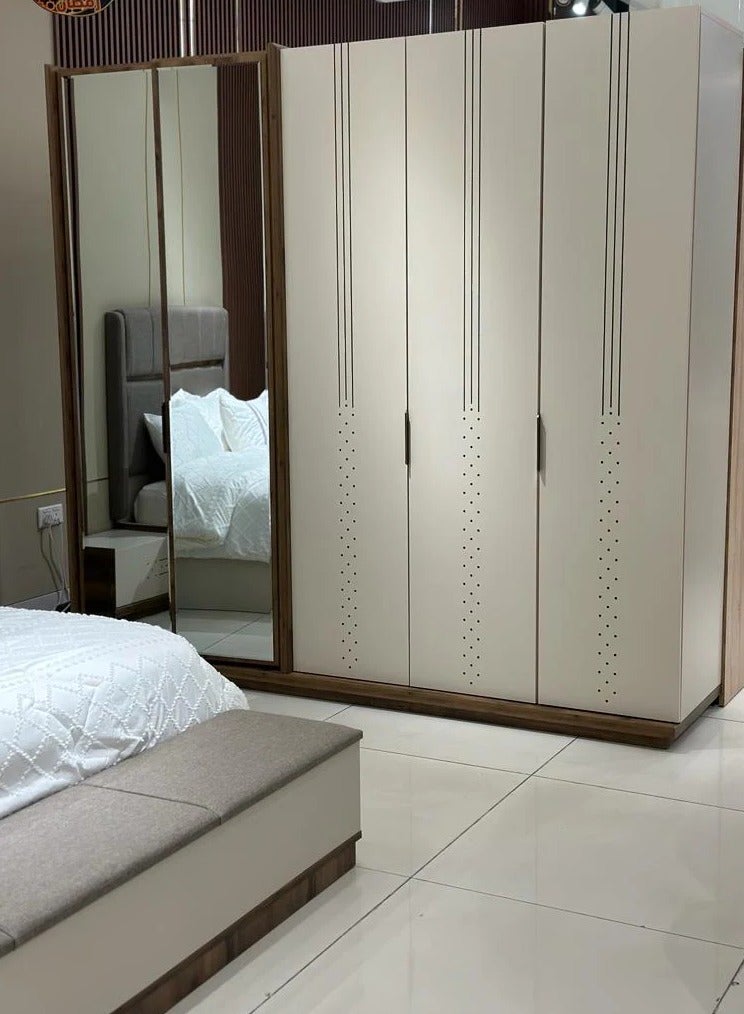 MK Kabbani Furniture Damila 5 Doors wardrobe  - Image 2