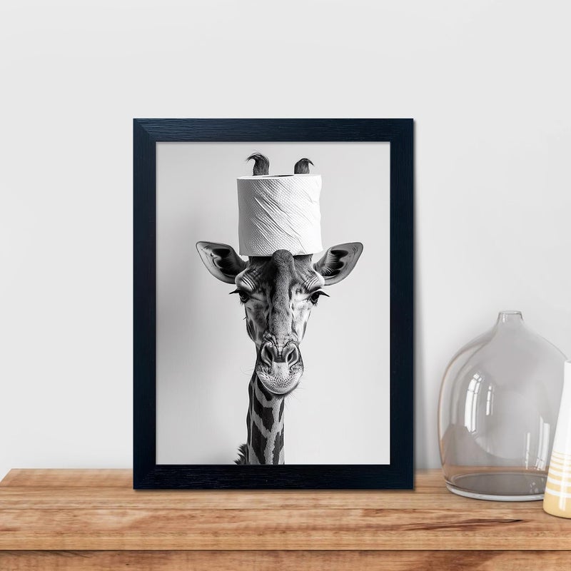 Melpa Art فن جدار مرح للإطار، زرافة تحمل لفة ورق تواليت على رأسها، صور جدران حمام بالأبيض والأسود، طباعة قماش حيوانات فكاهية - Image 5
