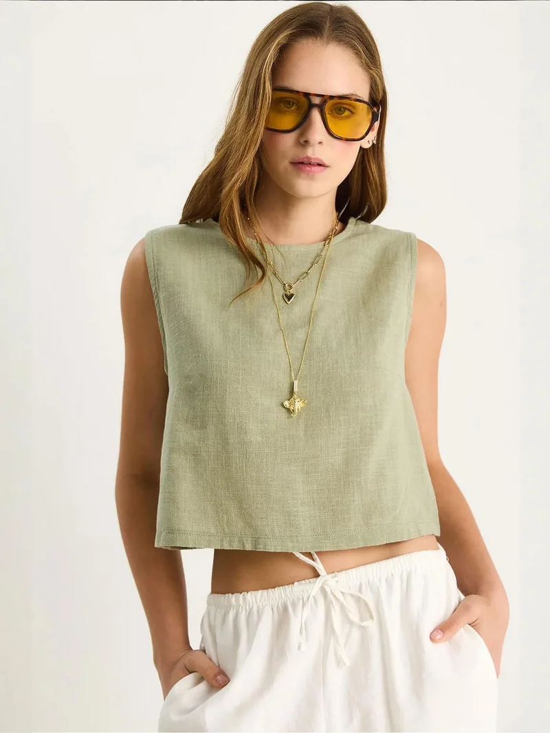 LUCCI Linen Blend Cropped Crew Neck Blouse