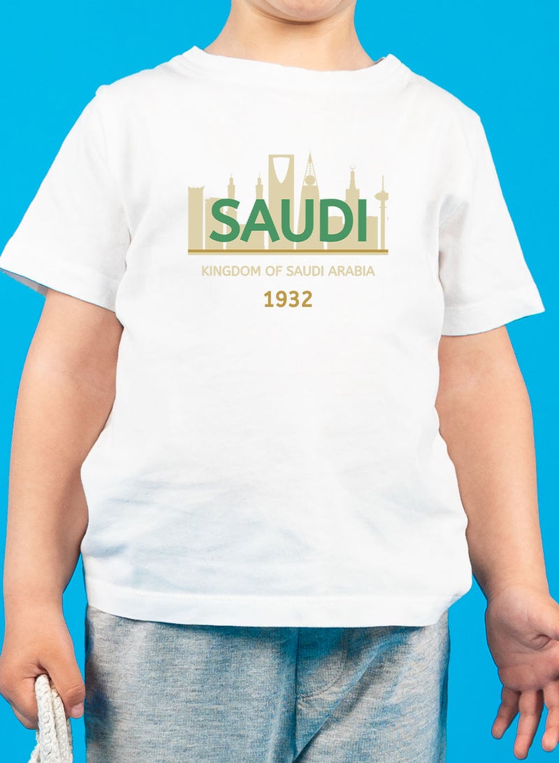 لوحة تيشيرت قطن للأطفال مناسب للأولاد والبنات لمناسبة اليوم الوطني السعودي أو للفخر بالانتماء للوطن في كل الأوقات - Image 4