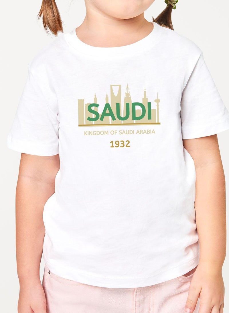 لوحة تيشيرت قطن للأطفال مناسب للأولاد والبنات لمناسبة اليوم الوطني السعودي أو للفخر بالانتماء للوطن في كل الأوقات - Image 2