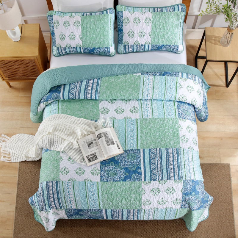 Dintszyayue Green Quilt Set King Size, Boho Plaid Patchwork Bedspreads Coverlet Set,3 Pieces Soft Lightweight Microfiber Quilt Bedding Set for All Seasons,1 Quilt and 2 Pillow Shams-104 x90 - Image 3