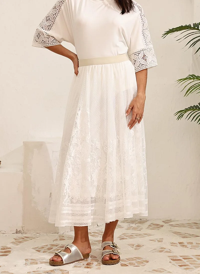 يونيكي Off White Self Design Flared Midi LengthFloral Print Skirts