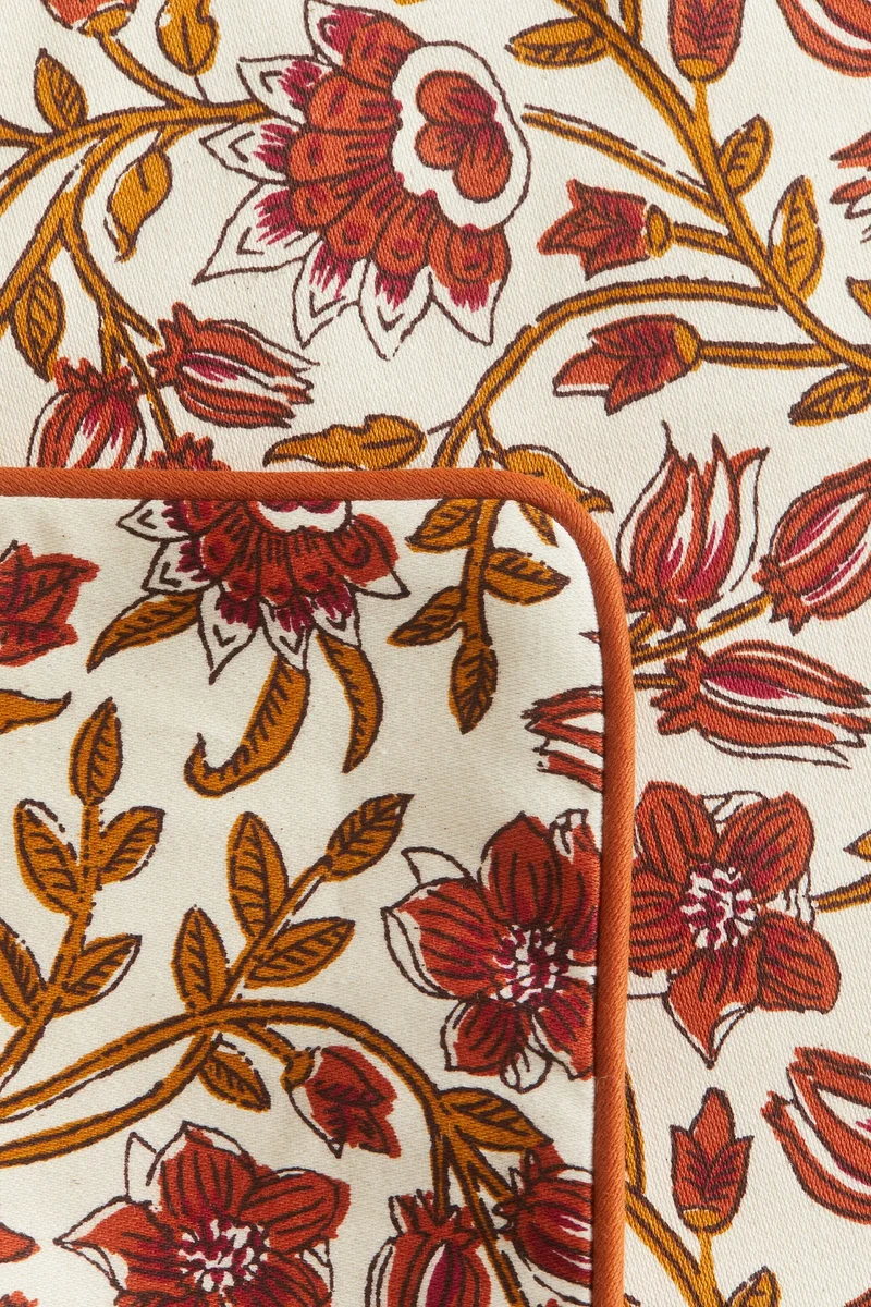 اتش اند ام غطاء وسادة من القطن المنقوش