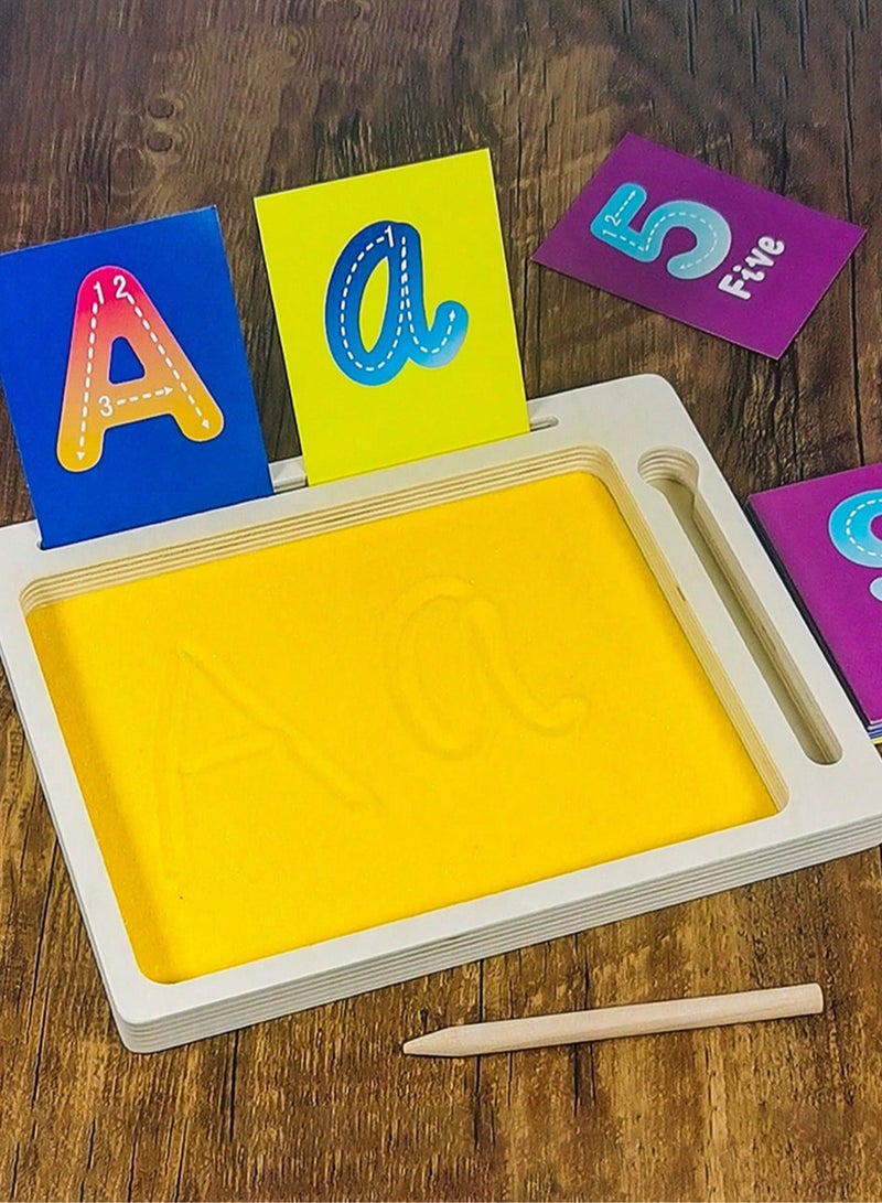 صينية الكتابة الرملية بطريقة مونتيسوري للأطفال – لوح تتبع الحروف الخشبي مع قلم خشبي ورمل للتعلم الحسي – لعبة لتطوير المهارات الحركية الدقيقة وتعلم تشكيل الحروف للأطفال من سن 3 سنوات وما فوق - Image 1
