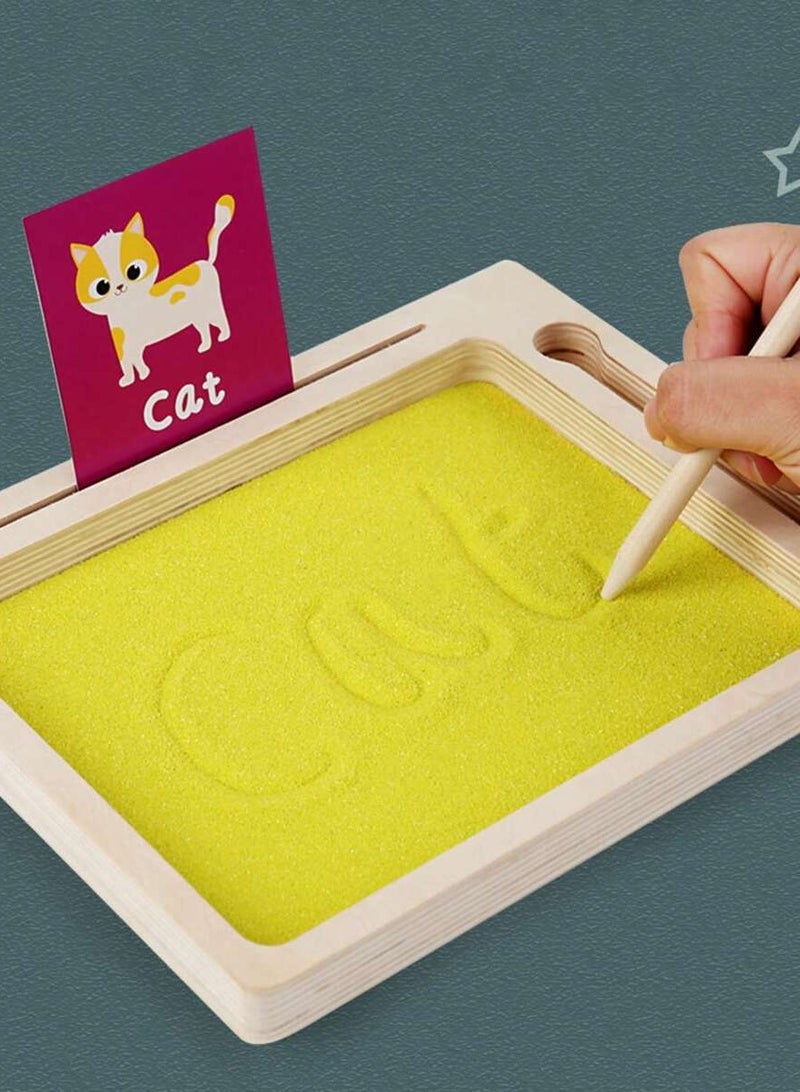 صينية الكتابة الرملية بطريقة مونتيسوري للأطفال – لوح تتبع الحروف الخشبي مع قلم خشبي ورمل للتعلم الحسي – لعبة لتطوير المهارات الحركية الدقيقة وتعلم تشكيل الحروف للأطفال من سن 3 سنوات وما فوق - Image 2