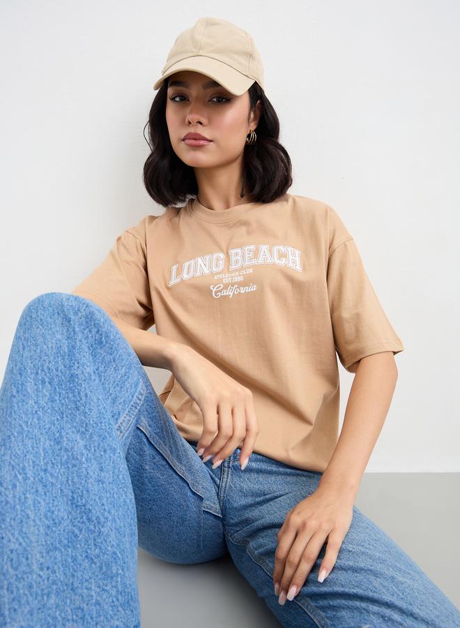 ستايلي تيشيرت مطرز بشعار ستايلي كبير الحجم - Image 5