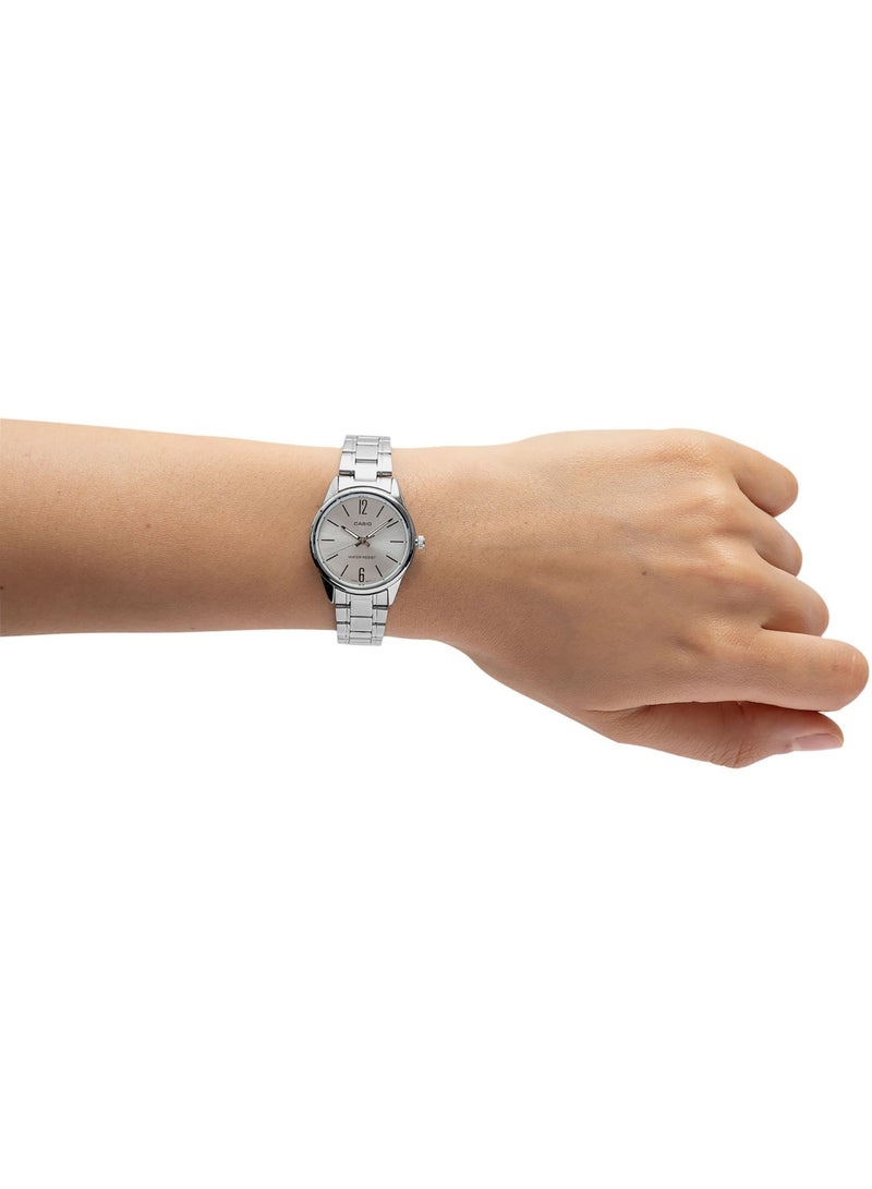 كاسيو Analog Women’s Watch LTP‑V005D‑7BUDF, 34 mm Silver Dial, Stainless Steel Case & Silver Stainless Steel Band, Water Resistant - Image 4