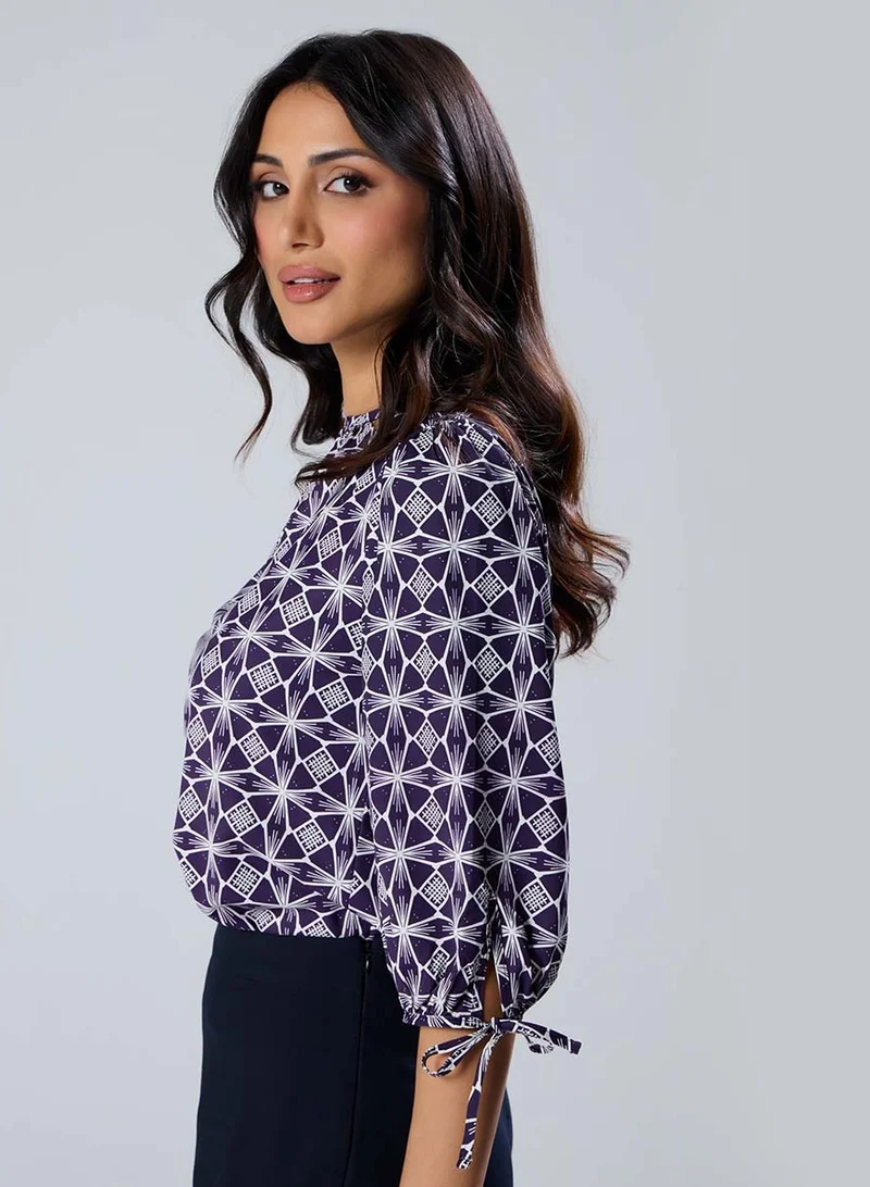 Zigzag Neck Detailed Half Sleeve Printed Top