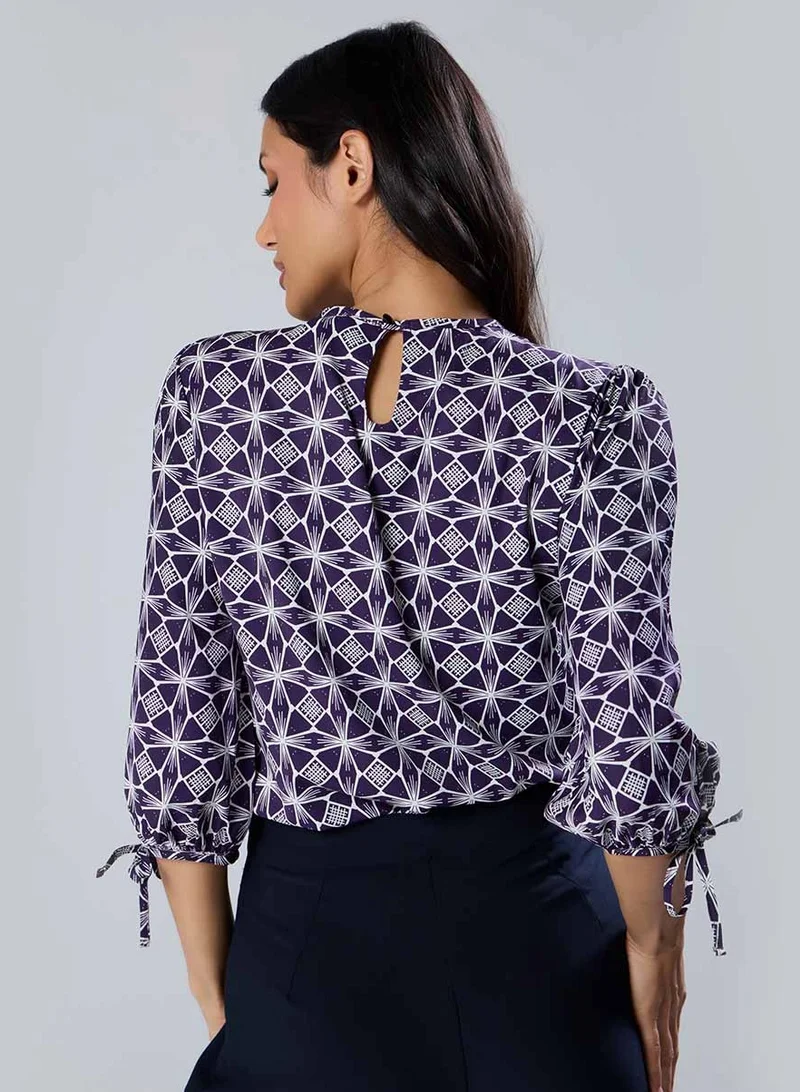 Zigzag Neck Detailed Half Sleeve Printed Top
