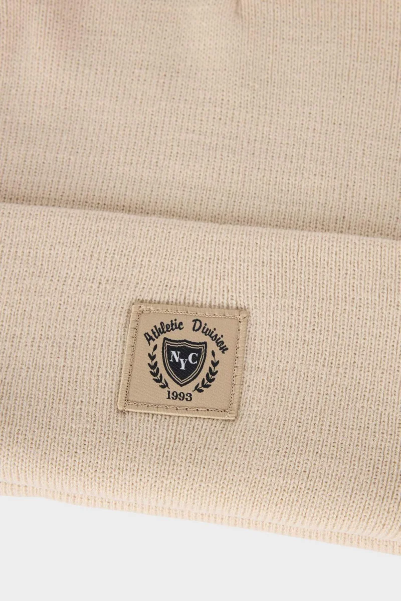 ديفاكتو Man Woven Labeled Knit Beanie
