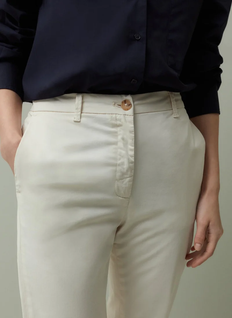 او في اس PIOMBO flared trousers with raw hems