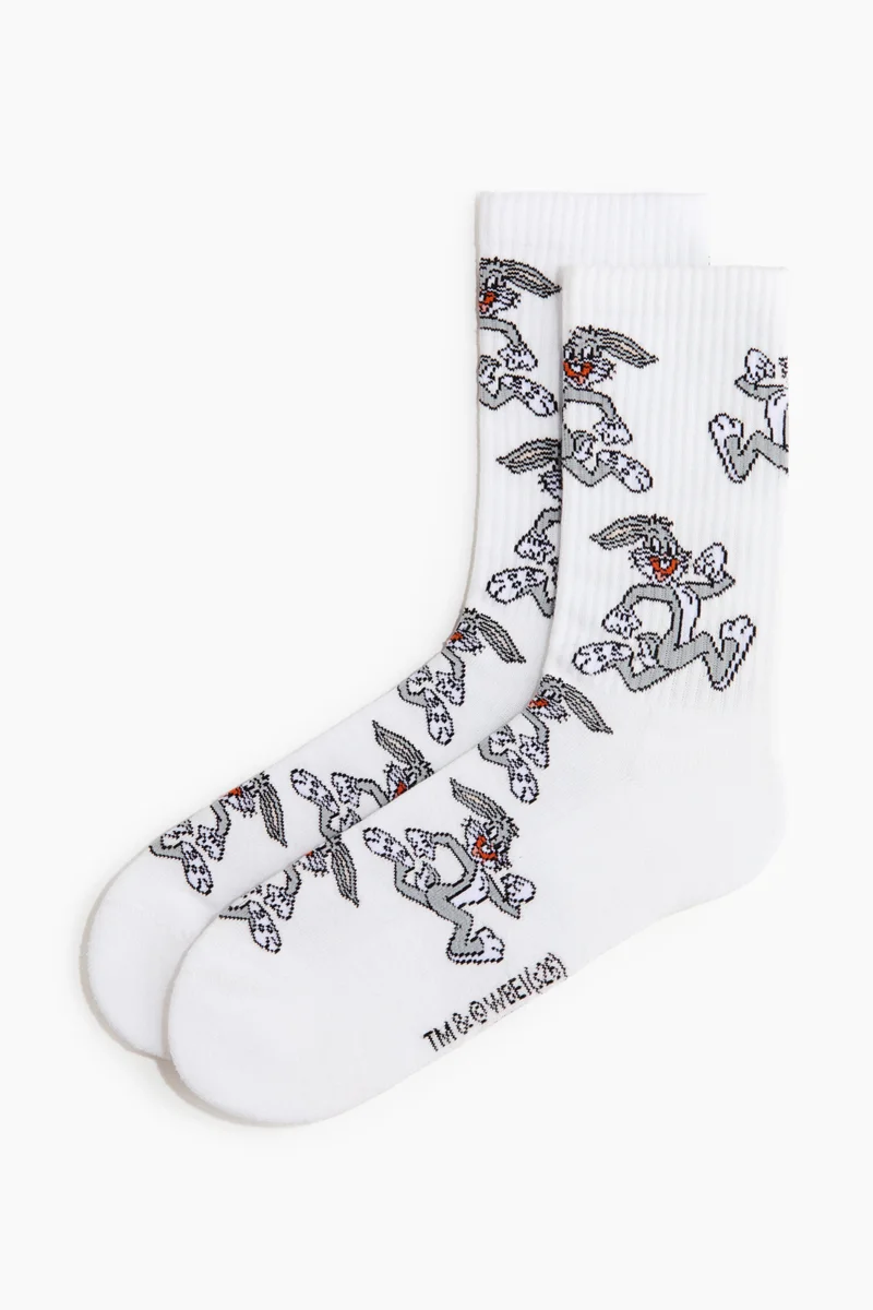 Motif-detail socks