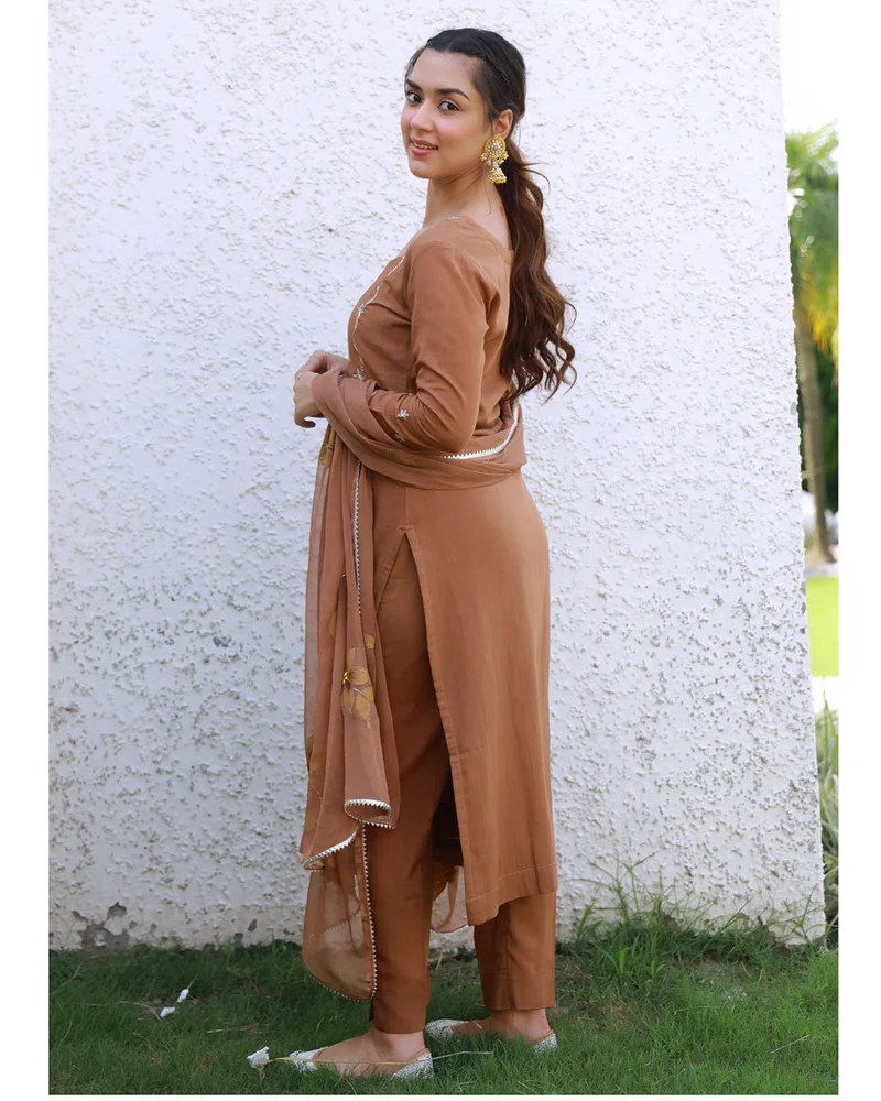 GoSriKi كورتا نسائية مطرزة من لزج الرايون مع بنطال وبني دوباتا