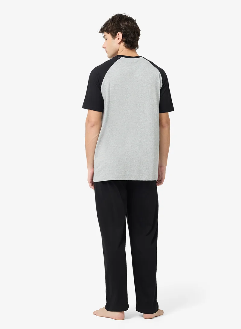 سفنتي فايف طقم بيجامة تي شيرت وبنطلون