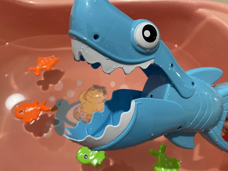 INvench Shark Grabber Baby Bath Toys - Blue Shark with Teeth Biting Action Include 4 Toy Fish - Bath Toys for Kids Ages 4-8 Boys Girls Toddlers Pool Toys - Image 5