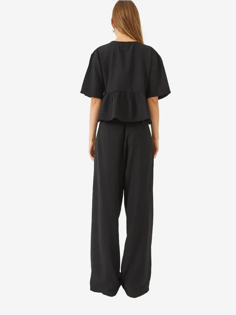 Bianco Lucci LUCCI Textured Two-Piece Coord Set with Ruffle Detail