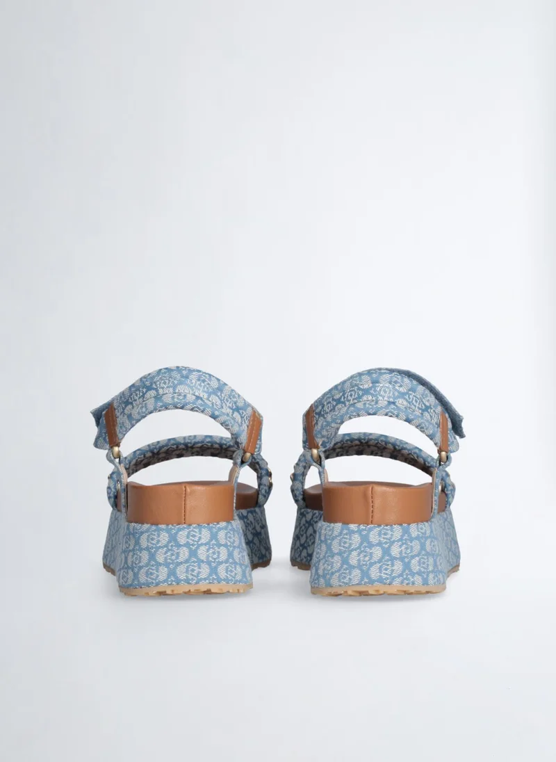 ليو جو صندل بكعب سميك مزين بشعار الماركة