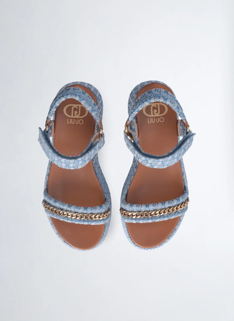 ليو جو صندل بكعب سميك مزين بشعار الماركة