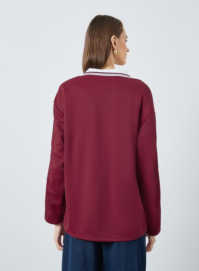 ستايلي تيشيرت واسع بياقة بولو وتفاصيل مخططة - Image 4