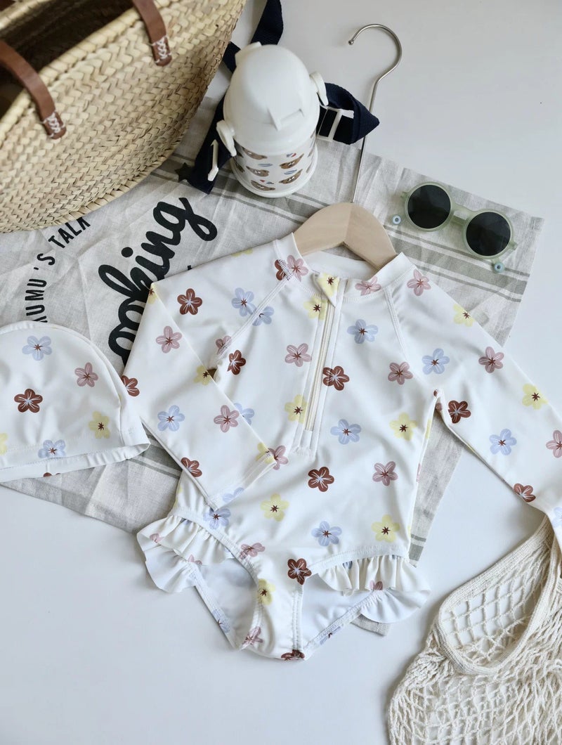 2026 new girls baby girl small floral strawberry sunscreen long-sleeved one-piece swimsuit hot spring vacation split swimsuit - Image 4