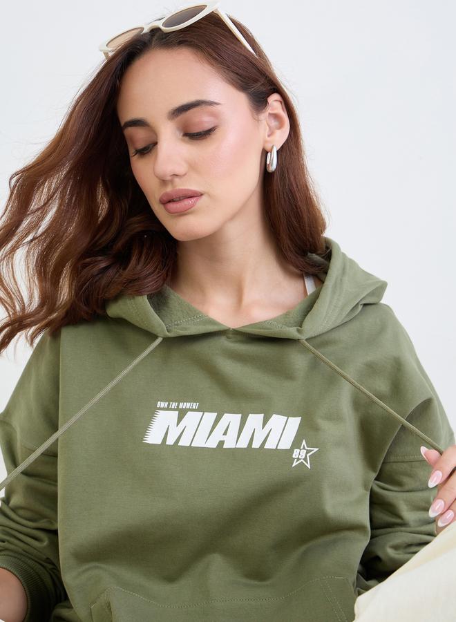 ستايلي هودي واسع أخضر بطبعة جرافيك - Image 4