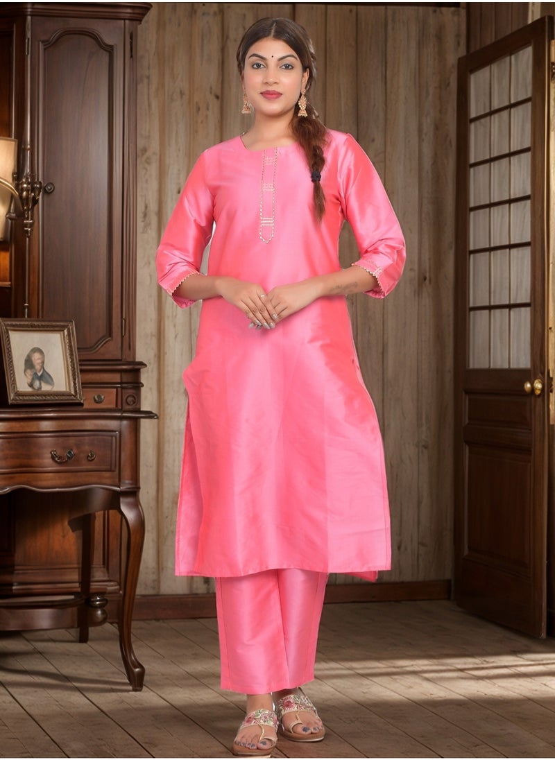 ريارا كورتي نسائي وردي مع طقم بنطلونات 3/4 كم كورتا بانت طقم حرير فني (تفتا سادة) مقاس XXL  - Image 1