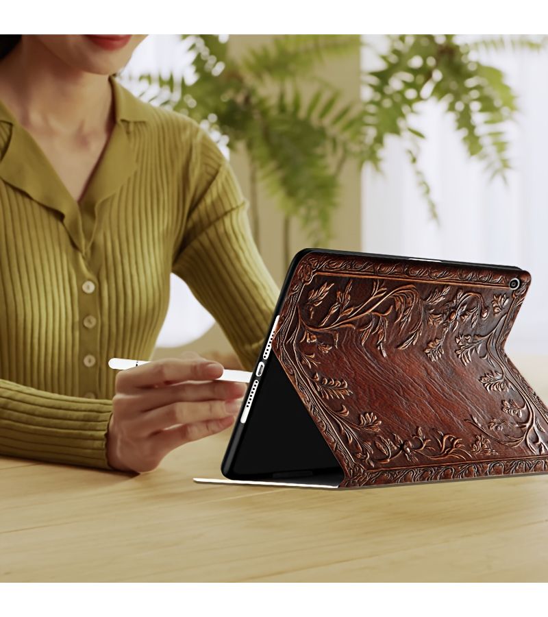 حقيبة كتب بتصميم زهور من الجلد الصناعي الفاخر لأجهزة iPad Pro مقاس 11 بوصة 2024 مع حامل قابل للطي قابل للتعديل ووظيفة الاستيقاظ/الإيقاف التلقائي، ومقاومة للخدوش والانزلاق - Image 3