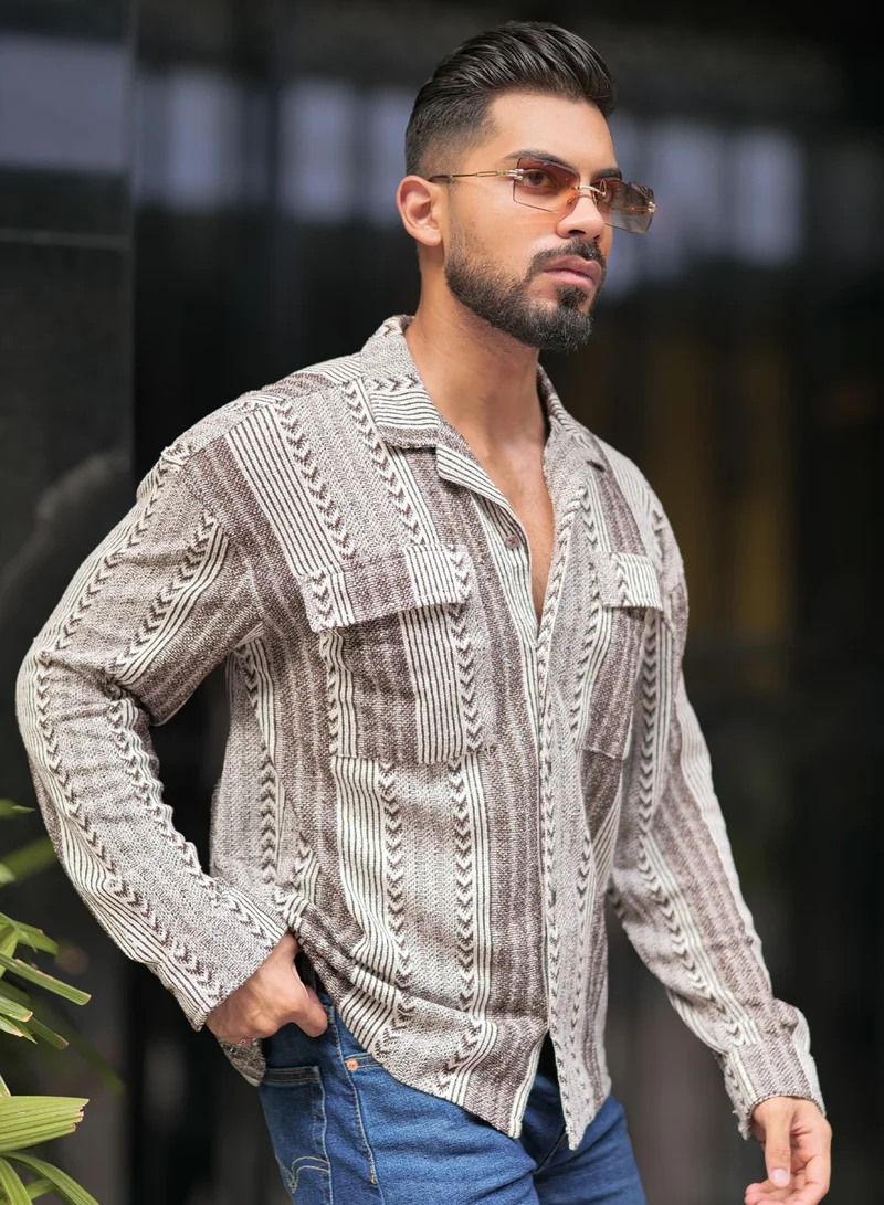 مانياك قميص رجالي بني بأكمام كاملة وياقة بياقة كبيرة