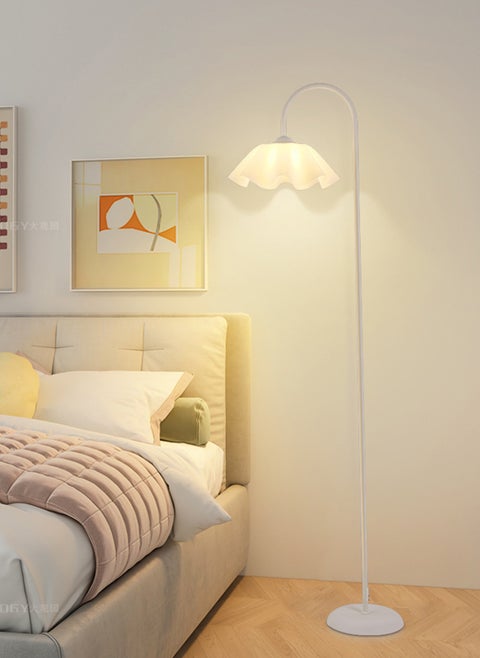 Ins Style 3-Color Flower Lampshade Floor Lamp, Living Room Sofa Bedroom Bedside Lamp Vertical Floor Lamp