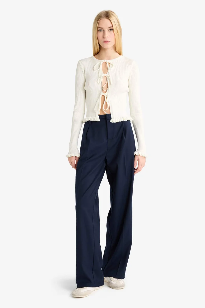 ديفاكتو Slim Fit Crew Neck Tie Front Cardigan