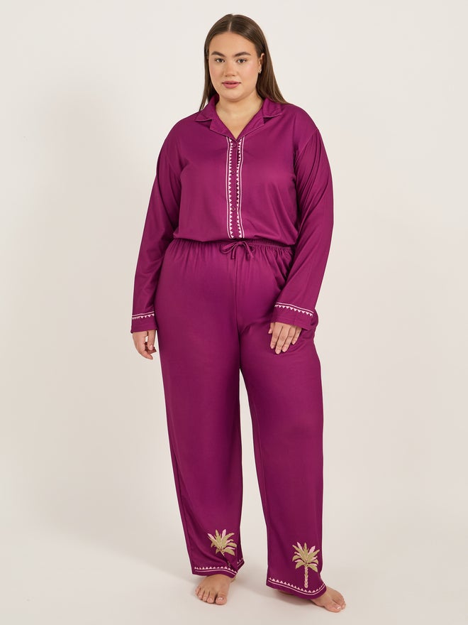 Styli Styli Unwind Plus Size Palm Tree Graphic Print Long Sleeve Shirt and Pyjama Set  - Image 4