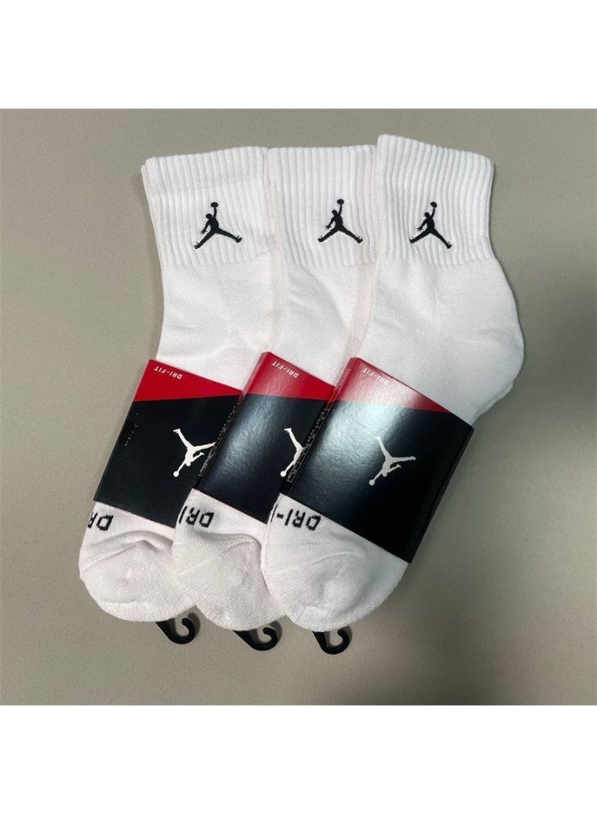 Air Jordan White socks, three pairs per pack