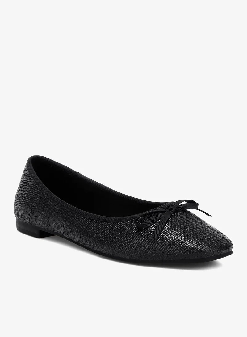 لندن راج أحذية باليه من الرافيا باللون الأسود