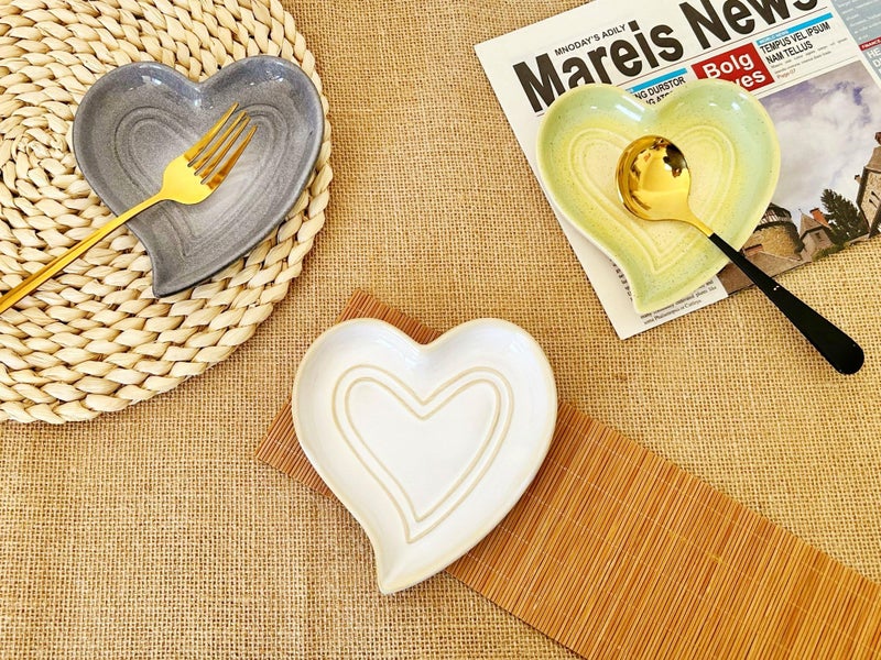 Rhobtyne Ceramic Spoon Rest for Stove Top, Heart Cute Spoon Rest for Kitchen Counter, Cooking Spoon Holder for Kitchen Counter, Utensil Rest Spatula Rest Ladle Holder Tong Rest (Retro White) - Image 3