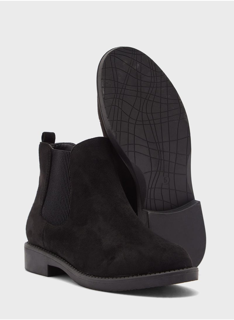 Faux Suede Round Point Ankle Boot
