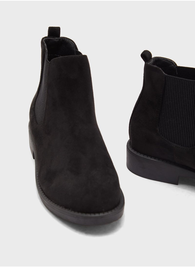 Faux Suede Round Point Ankle Boot
