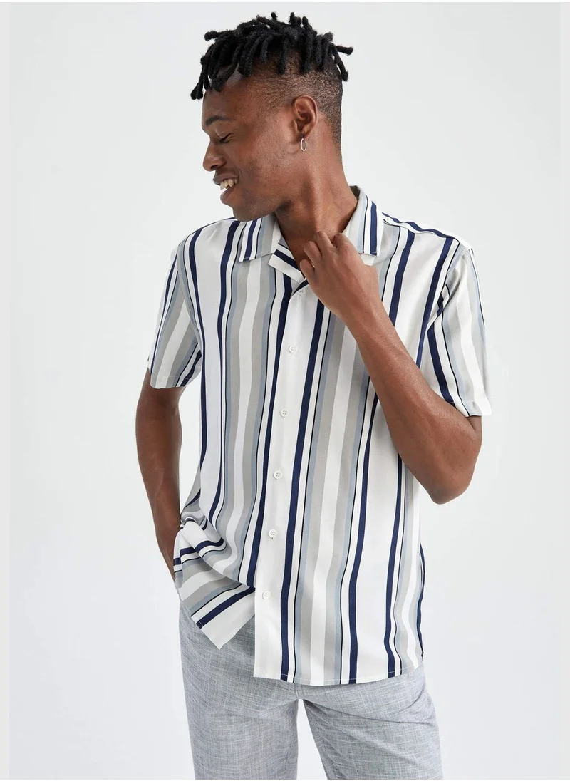 ديفاكتو Man Regular Fit Woven Short Sleeve Shirt