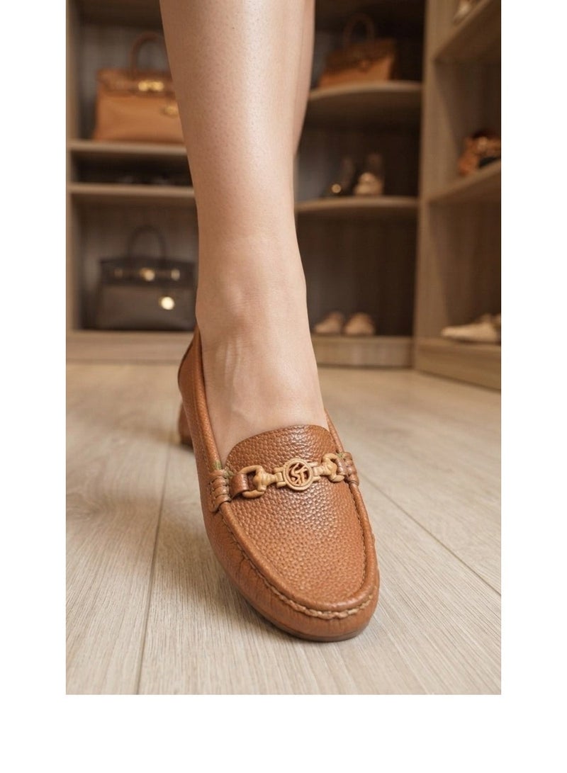 Women's classic design loafer shoes - Image 1