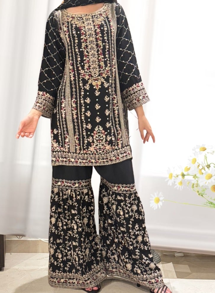 وينشيلز قميص شيفون باكستاني مطرز ومزخرف مع غارارا ووشاح مطابق | متوسط ​​| أسود - Image 2