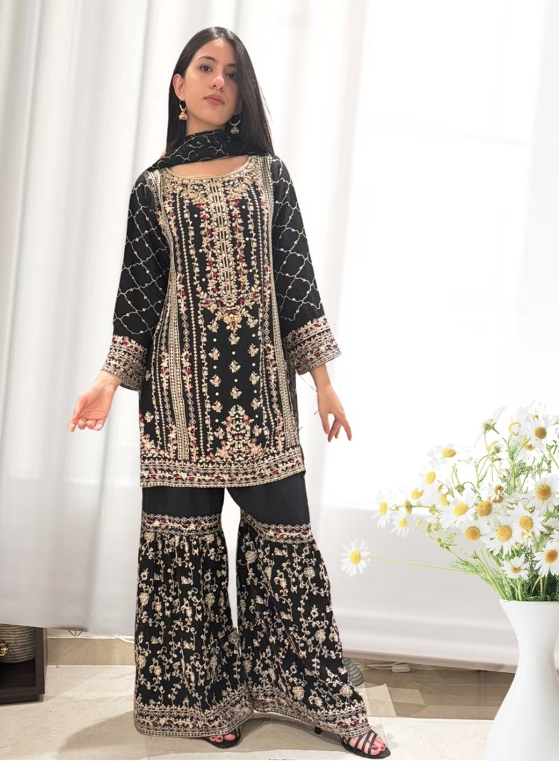 وينشيلز قميص شيفون باكستاني مطرز ومزخرف مع غارارا ووشاح مطابق | متوسط ​​| أسود - Image 1