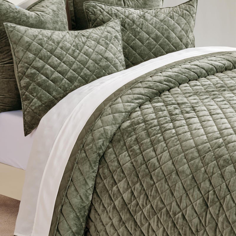 EVERGRACE Luxury Velvet Quilt Set King Size, Diamond Quilted Lightweight Velvet Comforter for All Season, Ultra Soft Oversized Bedspread Coverlet Bedding Set with 2 Pillow Shams, Olive Green - Image 4