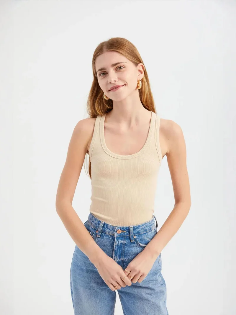 هيكاب بلوزة كامي أساسية بياقة دائرية