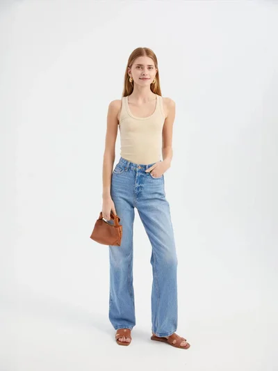 هيكاب بلوزة كامي أساسية بياقة دائرية