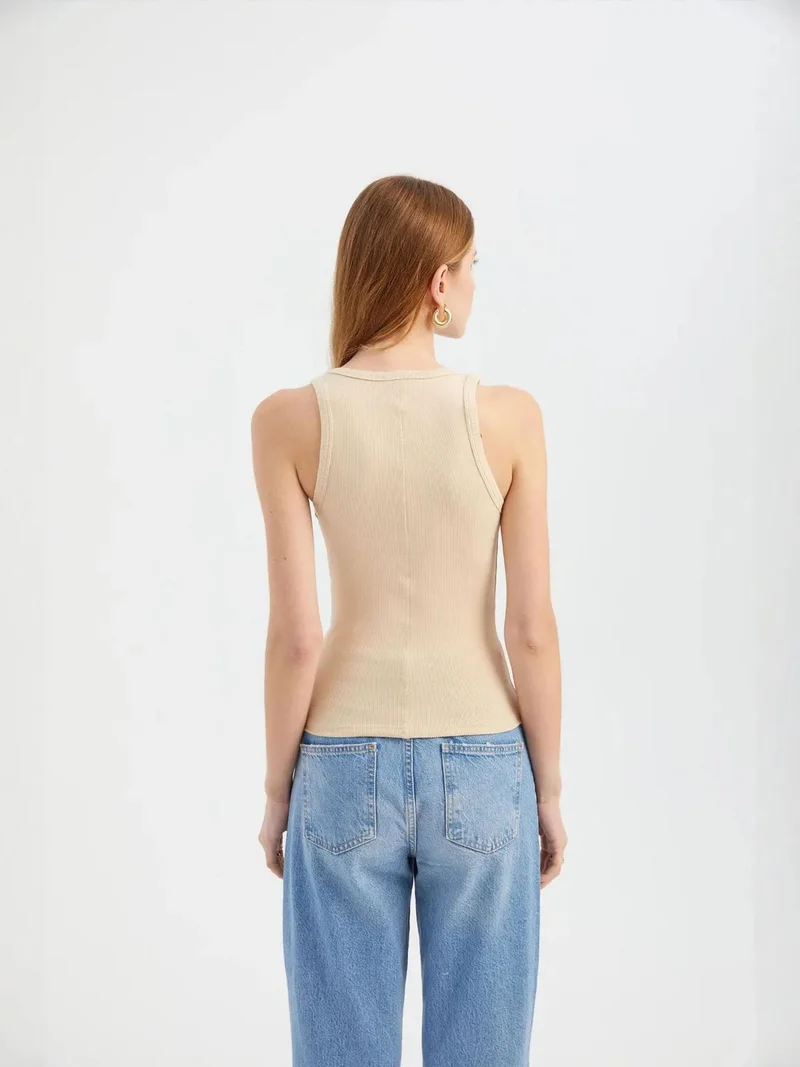 هيكاب بلوزة كامي أساسية بياقة دائرية