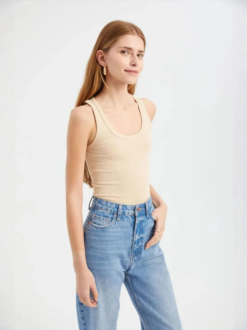 زوبعة بلوزة كامي أساسية بياقة دائرية