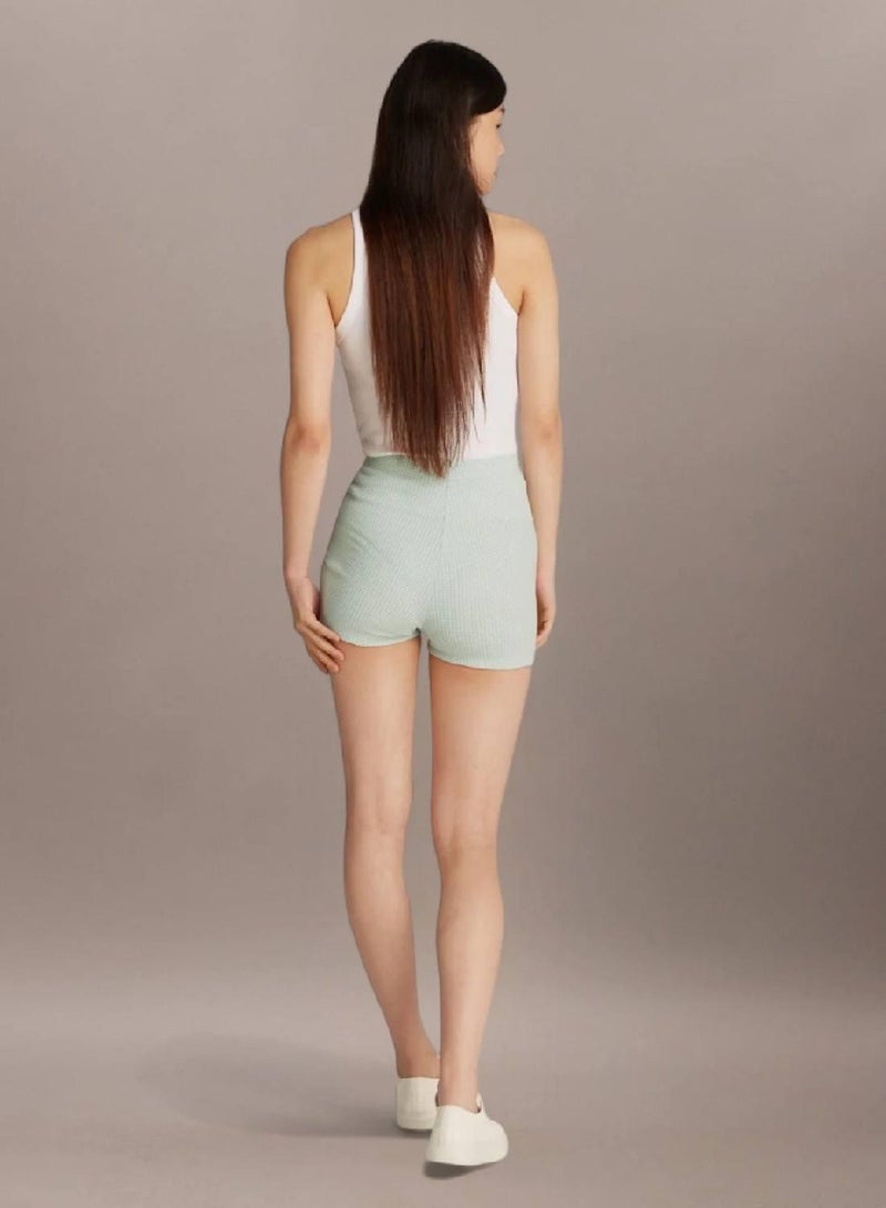 كالفن كلاين جينز شورت من قماش بنمط وافل - Image 2