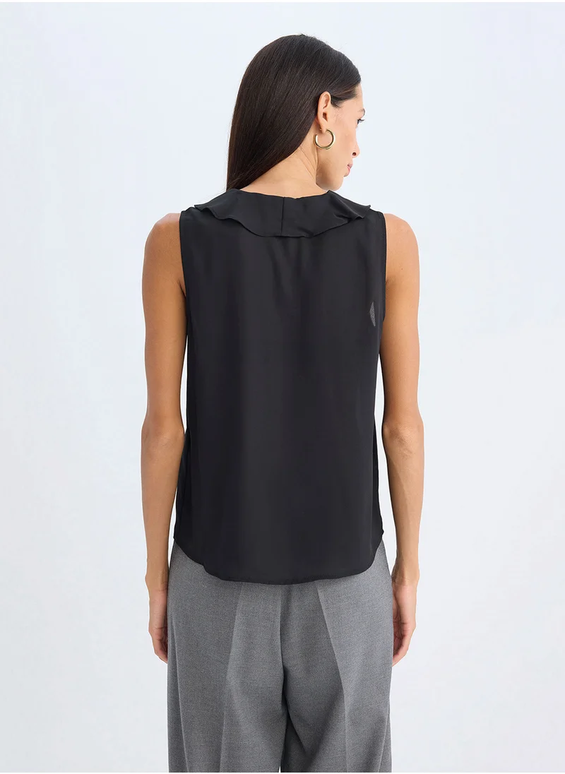 ديفاكتو Regular Fit V-Neck Sleeveless Chiffon Blouse